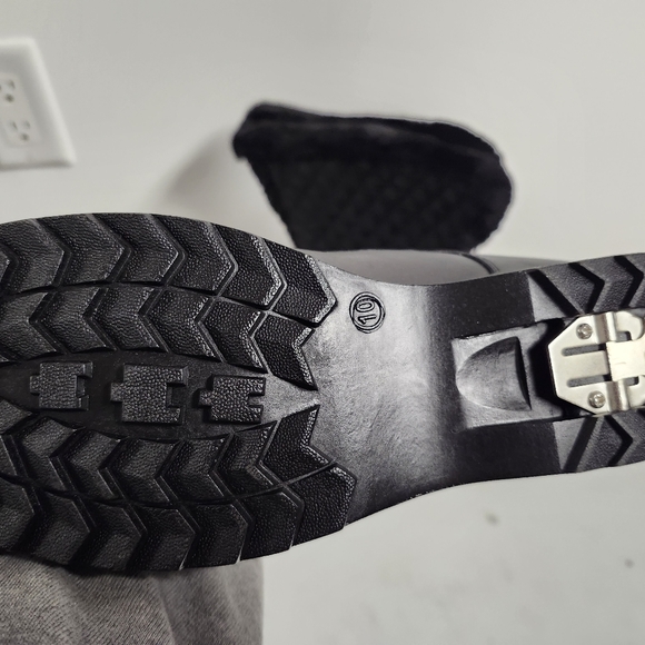 Size 10 womens winter boots - Picture 3 of 5